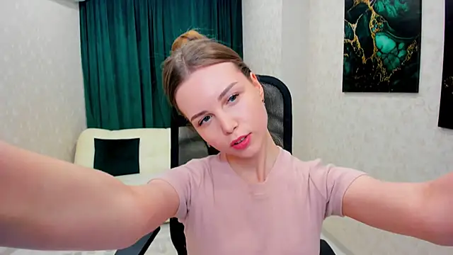 Snapshot of MileyWings chatting on 03-03-25, 12:27 MileyWings online show from 03-03-25, 12:27
