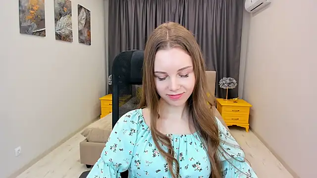 Snapshot of MileyWings chatting on 03-08-25, 04:23 MileyWings online show from 03-08-25, 04:23