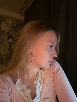 AliceMorr online show from 12-20-24, 05:18