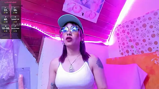 Snapshot of staacy37 chatting on 02-07-25, 03:23 staacy37 online show from 02-07-25, 03:23