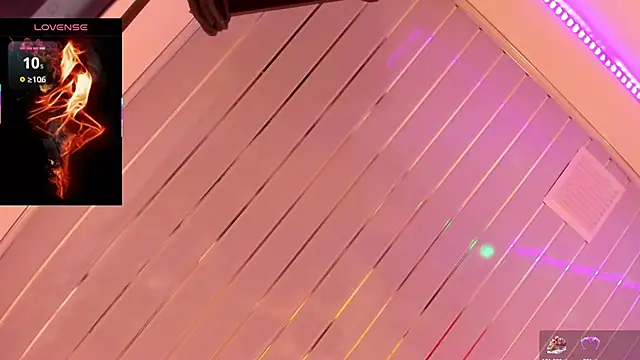 Snapshot of staacy37 chatting on 10-16-25, 07:15 staacy37 online show from 10-16-25, 07:15