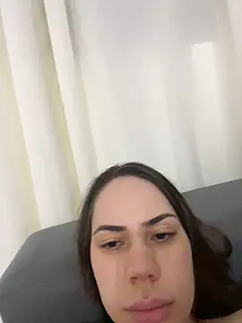 Julinha18 online show from 03-10-25, 05:11