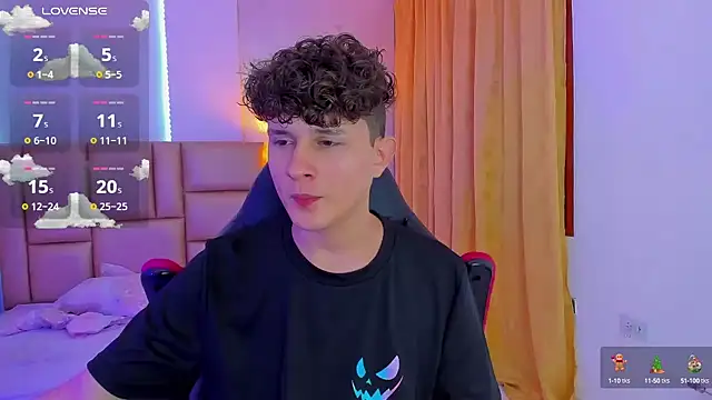 Snapshot of Nathan_Bluee chatting on 12-10-24, 02:05 Nathan Bluee online show from 12-10-24, 02:05