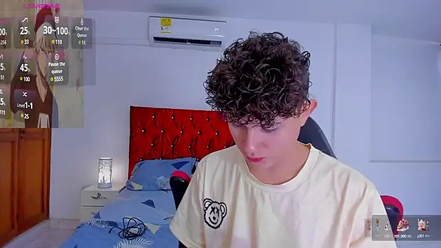 Snapshot of Nathan_Bluee chatting on 12-19-24, 01:07 Nathan Bluee online show from 12-19-24, 01:07