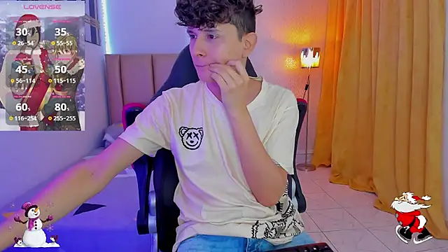 Snapshot of Nathan_Bluee chatting on 12-24-24, 05:34 Nathan Bluee online show from 12-24-24, 05:34