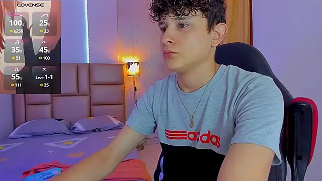 Snapshot of Nathan_Bluee chatting on 02-04-25, 01:48 Nathan Bluee online show from 02-04-25, 01:48