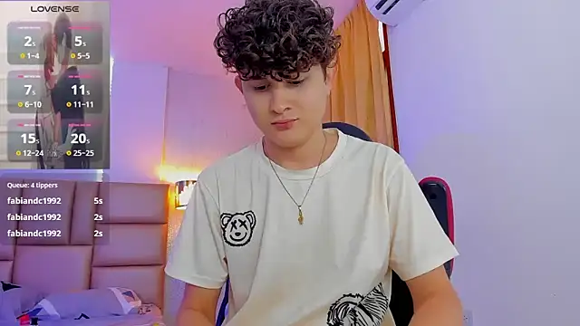 Snapshot of Nathan_Bluee chatting on 02-05-25, 06:15 Nathan Bluee online show from 02-05-25, 06:15