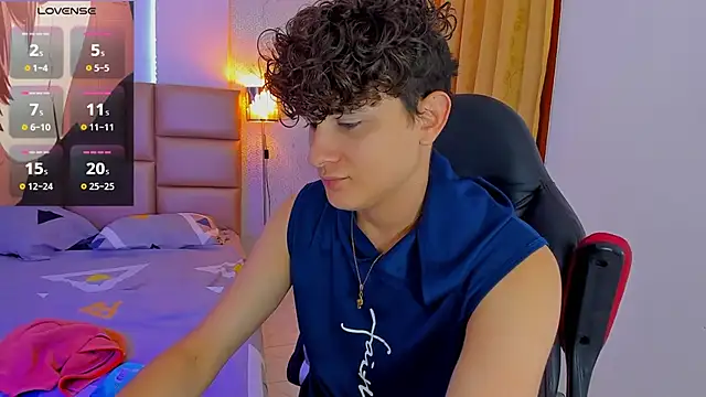 Snapshot of Nathan_Bluee chatting on 02-06-25, 12:26 Nathan Bluee online show from 02-06-25, 12:26