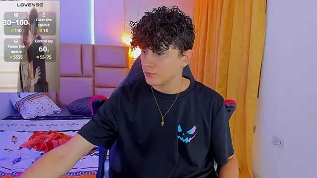 Snapshot of Nathan_Bluee chatting on 02-08-25, 07:59 Nathan Bluee online show from 02-08-25, 07:59