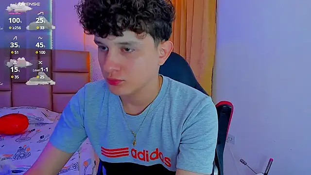 Snapshot of Nathan_Bluee chatting on 03-05-25, 02:01 Nathan Bluee online show from 03-05-25, 02:01