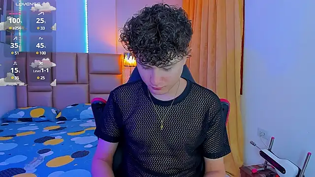 Snapshot of Nathan_Bluee chatting on 03-10-25, 01:32 Nathan Bluee online show from 03-10-25, 01:32