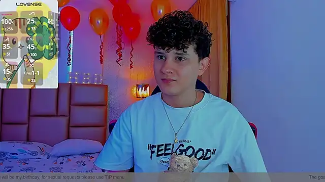 Snapshot of Nathan_Bluee chatting on 03-19-25, 01:29 Nathan Bluee online show from 03-19-25, 01:29