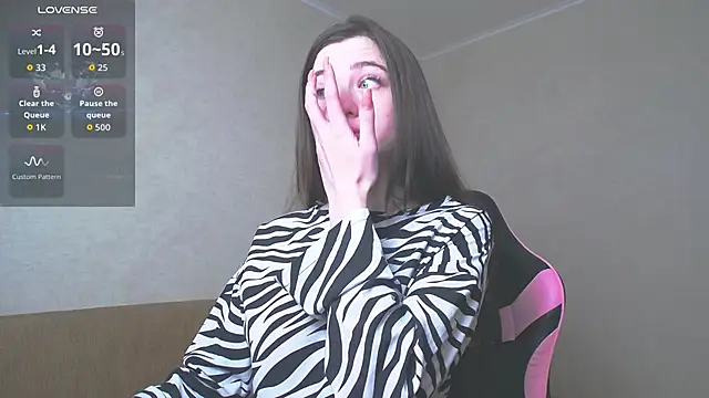 Luxuryalma online show from 04-23-26, 01:02