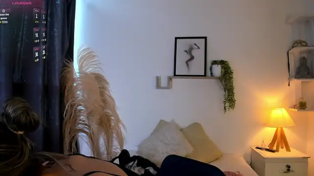 Abigail 29 online show from 10-14-25, 12:17