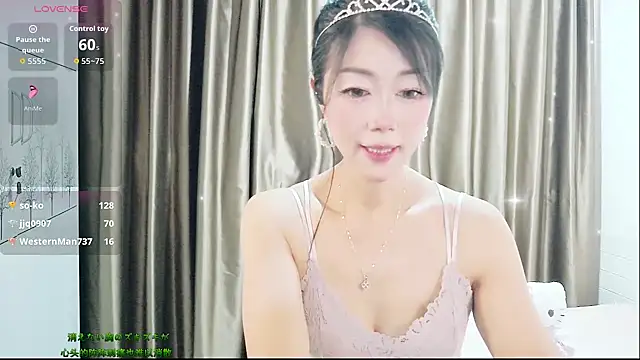 Snapshot of CindyHK chatting on 11-17-25, 04:24 CindyHK online show from 11-17-25, 04:24