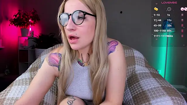 Snapshot of Tanya_Acid chatting on 01-05-25, 07:38 Tanya Acid online show from 01-05-25, 07:38