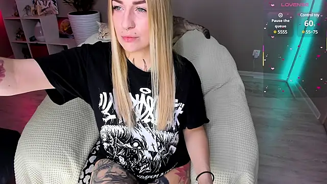 Snapshot of Tanya_Acid chatting on 03-03-25, 04:25 Tanya Acid online show from 03-03-25, 04:25