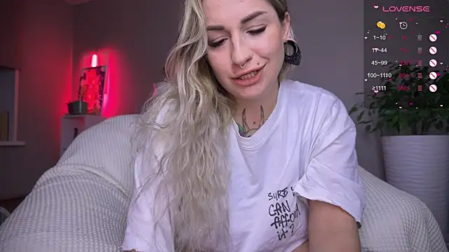 Snapshot of Tanya_Acid chatting on 10-06-25, 04:48 Tanya Acid online show from 10-06-25, 04:48