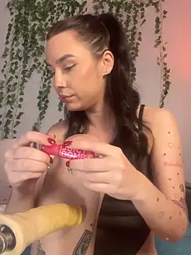 MiaNell online show from 11-23-25, 12:10