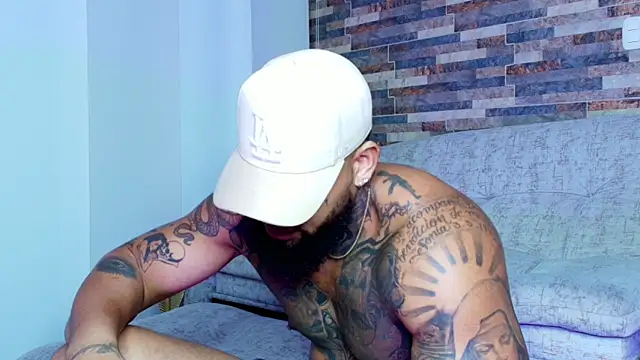 Snapshot of zaiin_diesel chatting on 10-05-25, 01:15 zaiin diesel online show from 10-05-25, 01:15