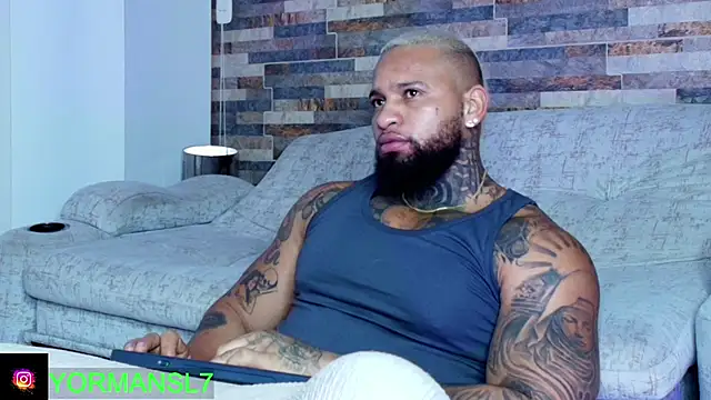 Snapshot of zaiin_diesel chatting on 10-17-25, 11:02 zaiin diesel online show from 10-17-25, 11:02