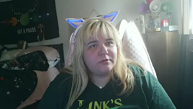 Snapshot of Zelthebrat47 chatting on 07-18-26, 10:57 Zelthebrat47 online show from 07-18-26, 10:57