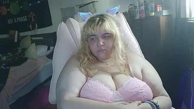Snapshot of Zelthebrat47 chatting on 07-24-26, 02:15 Zelthebrat47 online show from 07-24-26, 02:15