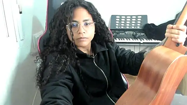 Snapshot of Ama_music chatting on 05-11-26, 02:34 Ama music online show from 05-11-26, 02:34