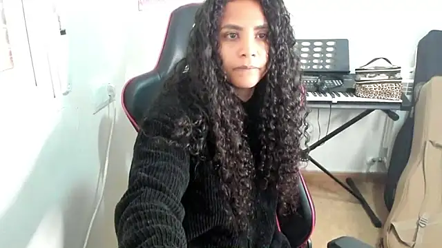Snapshot of Ama_music chatting on 05-14-26, 02:35 Ama music online show from 05-14-26, 02:35