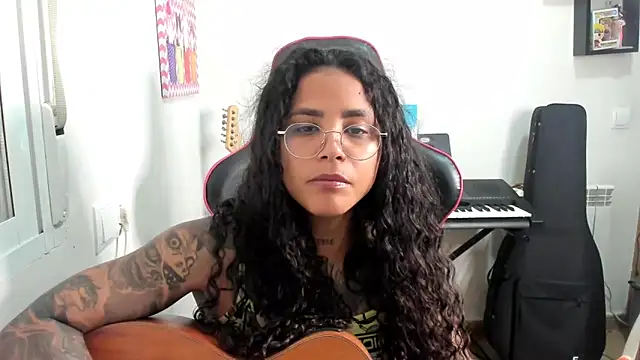 Snapshot of Ama_music chatting on 06-16-26, 03:03 Ama music online show from 06-16-26, 03:03