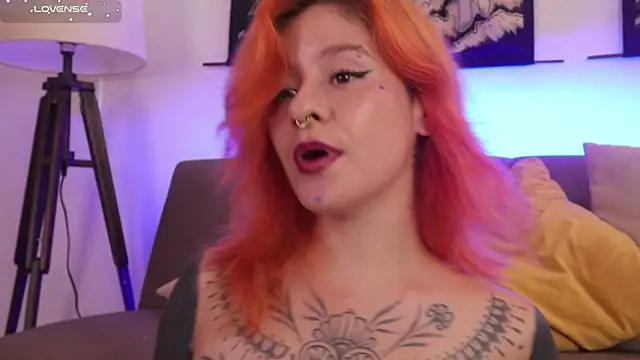 Snapshot of Daarlene chatting on 09-24-25, 05:27 Daarlene online show from 09-24-25, 05:27