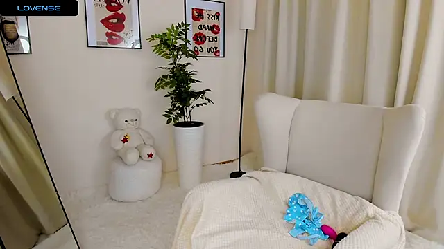 VanessaSmuth online show from 10-28-25, 01:42