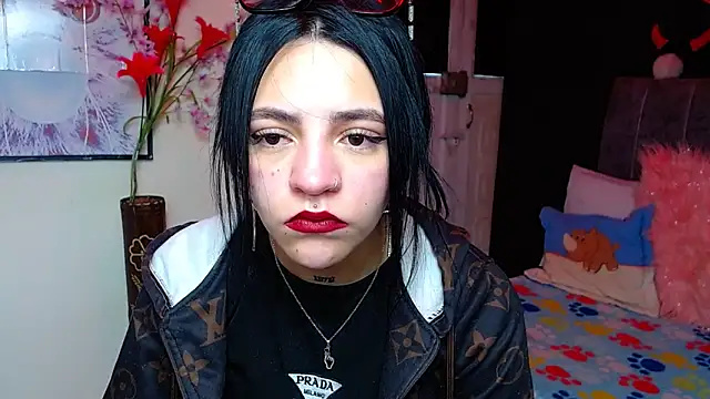 Violettasquirt online show from 11-19-25, 01:22