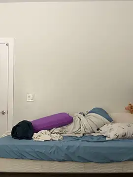 yfui221 online show from 04-15-26, 05:42