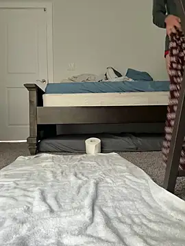 yfui221 online show from 04-22-26, 08:21