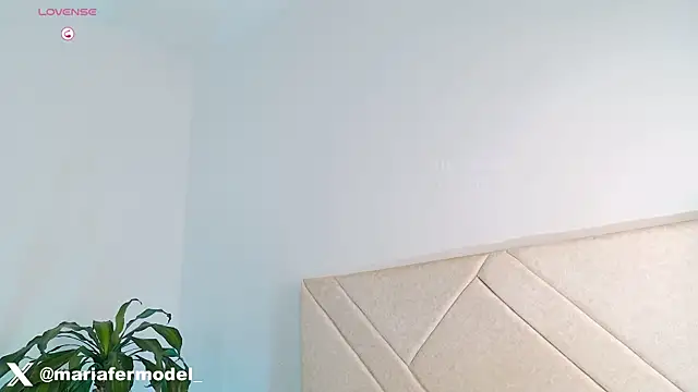 Snapshot of Mariafer05 chatting on 07-17-26, 04:23 Mariafer05 online show from 07-17-26, 04:23