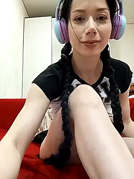 Snapshot of SashaGrinch chatting on 12-13-24, 03:32 SashaGrinch online show from 12-13-24, 03:32