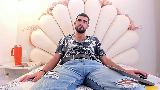 Ethan  Walker online show from 12-20-25, 07:43