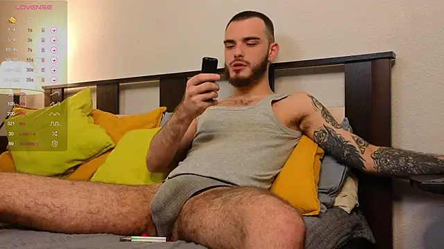 Snapshot of xteddy_bear chatting on 02-22-25, 08:09 xteddy bear online show from 02-22-25, 08:09