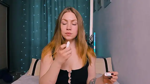 InsatiableFoxX online show from 05-12-26, 02:47