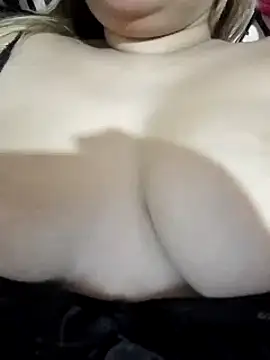 Hot Saudia mom online show from 12-17-24, 06:24