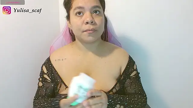Snapshot of yulissa18 chatting on 05-12-26, 01:36 yulissa18 online show from 05-12-26, 01:36