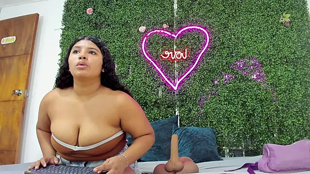 valentina 0  online show from 12-01-25, 08:14