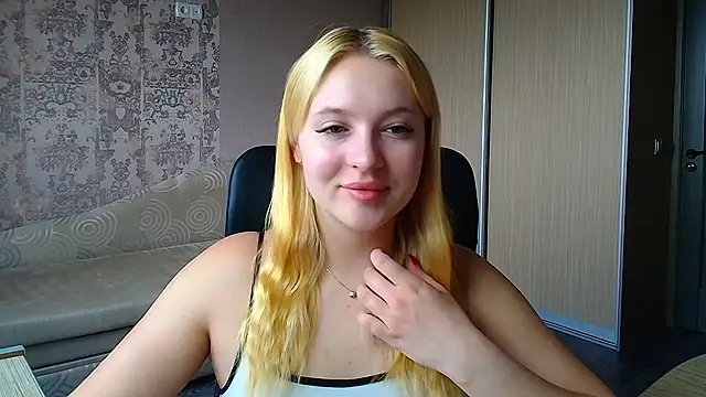 Snapshot of Milka_kiss_ chatting on 06-22-26, 10:23 Milka kiss online show from 06-22-26, 10:23