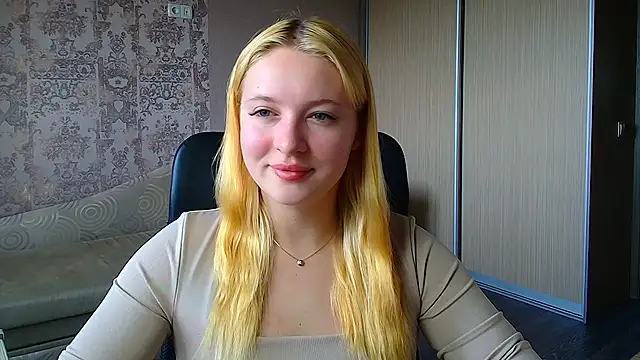 Snapshot of Milka_kiss_ chatting on 06-25-26, 10:53 Milka kiss online show from 06-25-26, 10:53