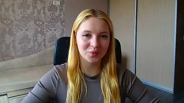 Snapshot of Milka_kiss_ chatting on 06-27-26, 12:22 Milka kiss online show from 06-27-26, 12:22