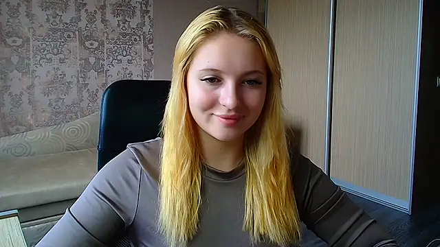 Snapshot of Milka_kiss_ chatting on 07-14-26, 10:43 Milka kiss online show from 07-14-26, 10:43