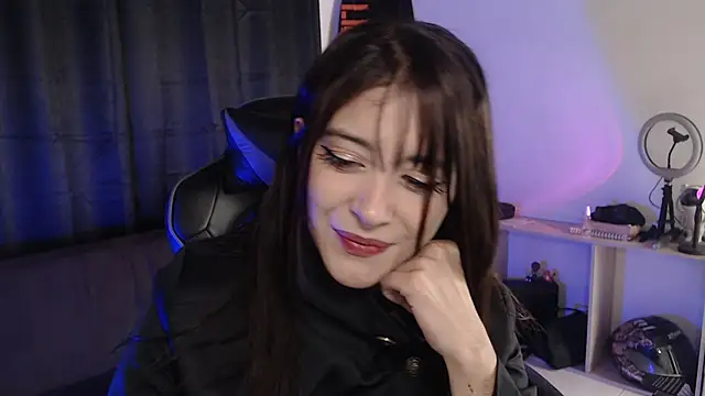 Snapshot of liz-beths chatting on 11-30-25, 12:47 liz-beths online show from 11-30-25, 12:47