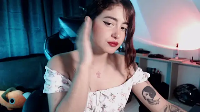 Snapshot of liz-beths chatting on 12-16-25, 02:49 liz-beths online show from 12-16-25, 02:49