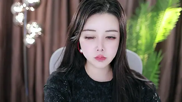 Qiaoqiao  online show from 01-21-25, 02:15